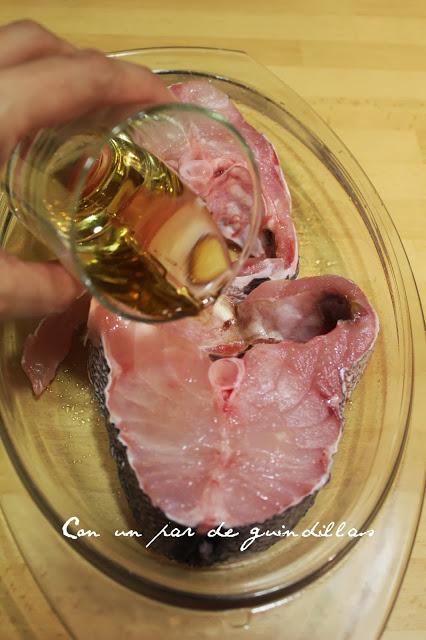 Mero al horno con salsa de almendras y azafrán