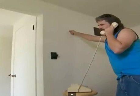 Una familia esta experimentando vivir como en 1986 por un año, sin Internet y sin otros gadgets modernos mcmillan-old-telephone