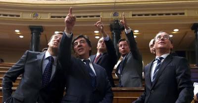 La vuelta al cole, el TIL, las goteras de las Cortes y de los colegios, el laicismo galo y catalanes en el corredor mediterráneo. La vuelta al cole, el TIL, las goteras de las Cortes y de los colegios, el laicismo galo y catalanes en el corredor mediterráneo.