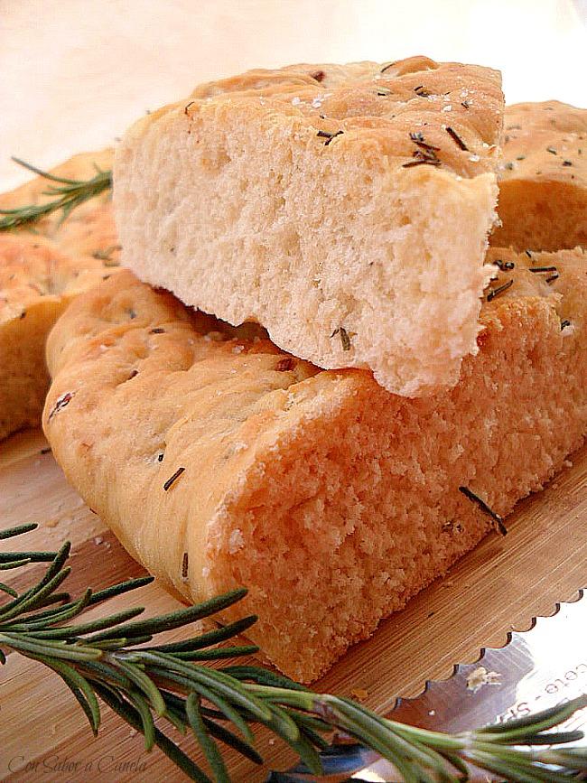 Focaccia con ajo al aroma de romero