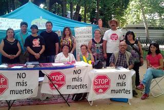 Stop Desahucios recuerda en plena Feria: La gente pasa hambre.