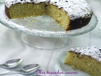 Bizcocho de queso, almendras y limón