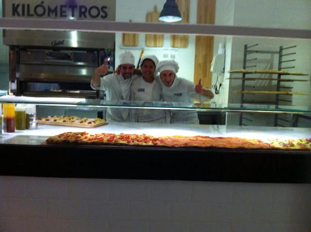 ¡Pizzas de dos metros de largo!
