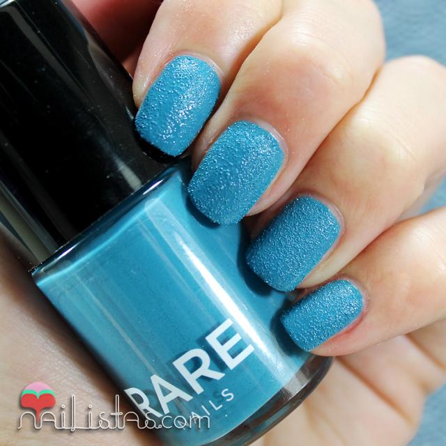 Rare Nails Concrete Jungle Esmalteazultextura arena Swatch de Sidewalk