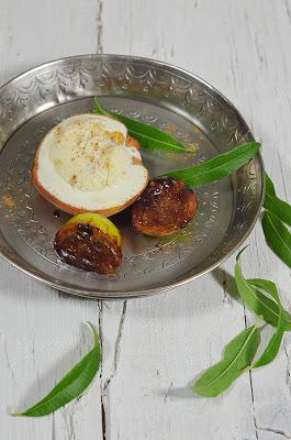 Melocotones e higos asados con helado de vainilla