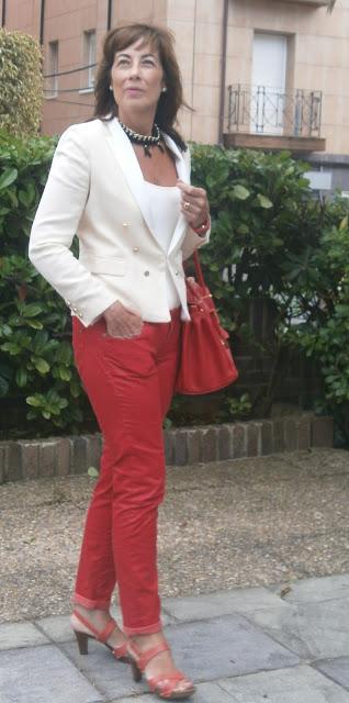 MIS LOOKS - BLAZIER Y PITILLO ROJO