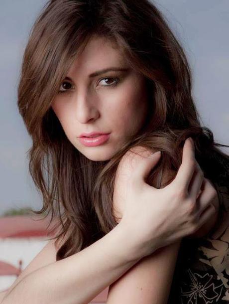 UN RUBIO MUY NATURAL (continuación DECOLORACIÓN suave) UN RUBIO MUY NATURAL (continuación DECOLORACIÓN suave)