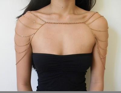 TREND: BODY HARNESS