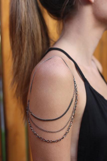 TREND: BODY HARNESS