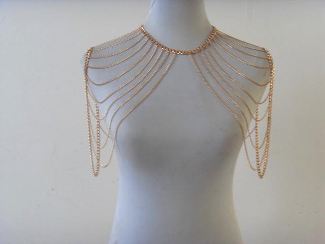 TREND: BODY HARNESS