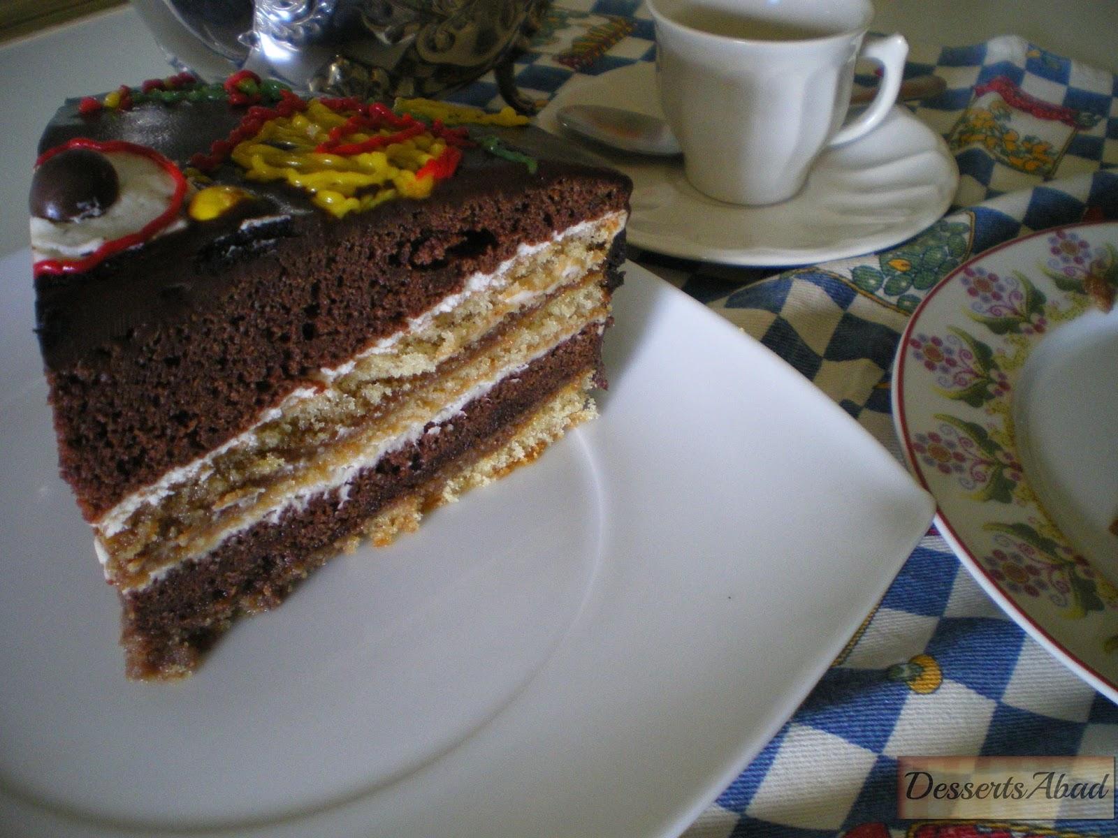 Tarta de chocolate, nata y caramelo