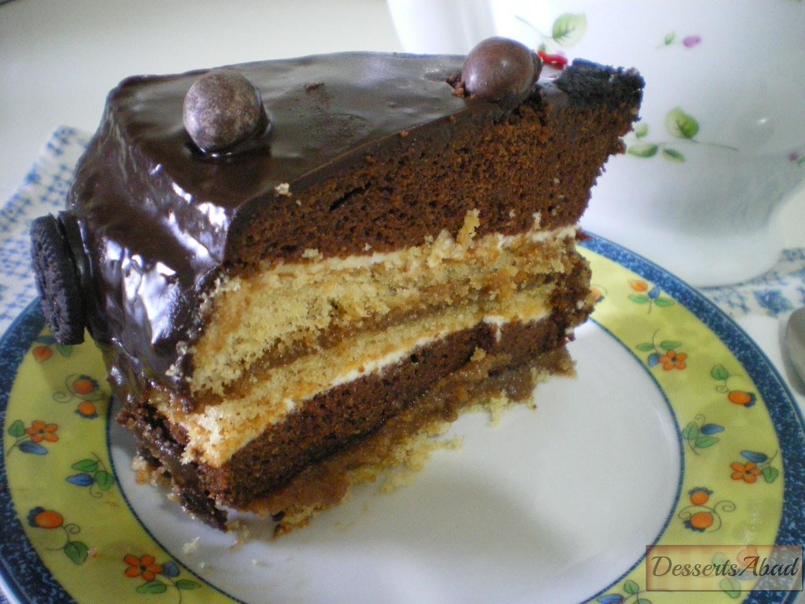 Tarta de chocolate, nata y caramelo