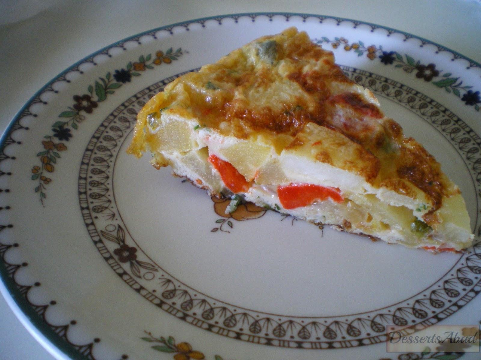Tortilla de patatas con cebolla y pimientos