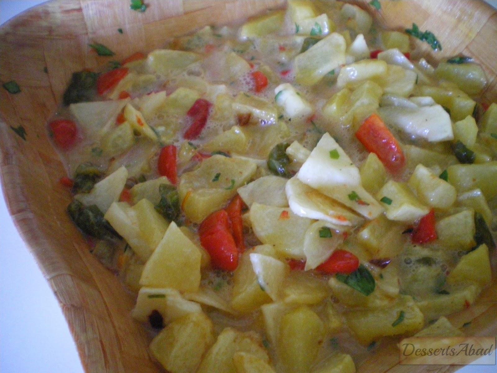 Tortilla de patatas con cebollas y pimientos