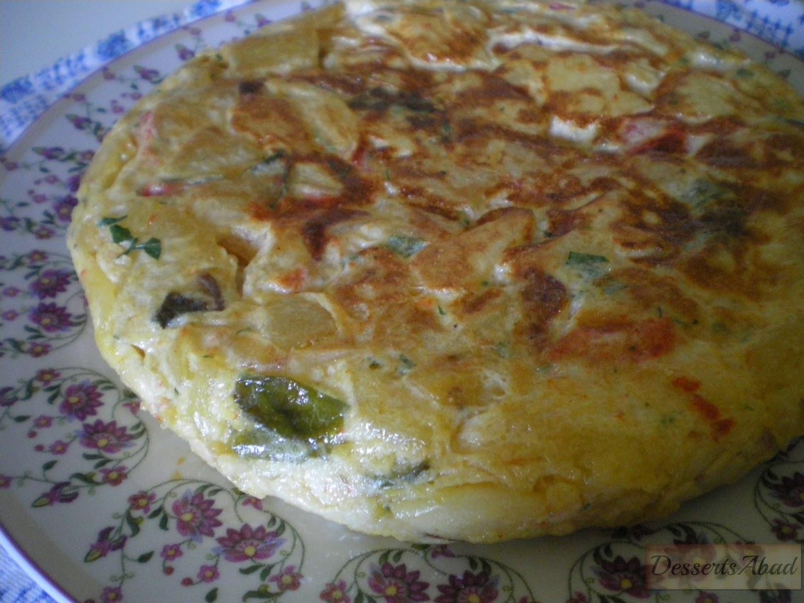 Tortilla de patatas con cebolla y pimientos