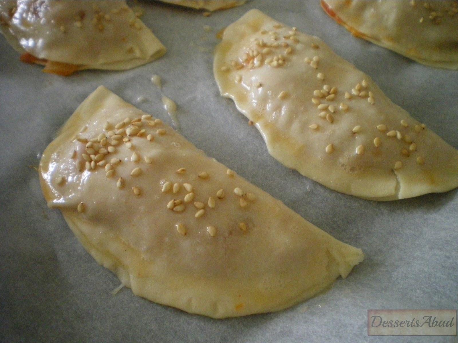 Empanadillas rellenas de bacalao a la vizcaína