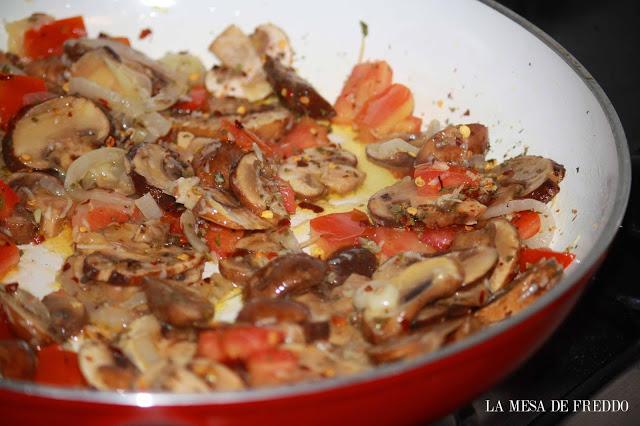 Linguini con Langostinos y sazón Toscana.