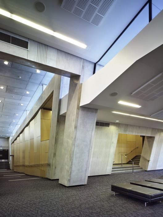 Teatro de Conferencias AUT / RTA Studio