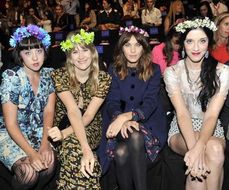 CORONA DE FLORES CORONA DE FLORES