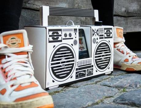 The Berlin Boombox :: altavoces para MP3 de cartón