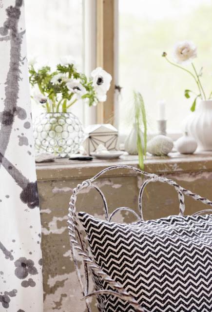 TRES INSPIRACIONES BAJO LA VENTANA