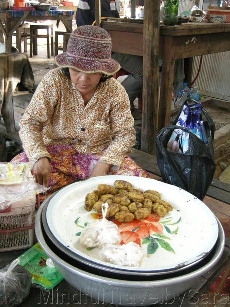 Comprando como un local en un mercado de Tonle Sap