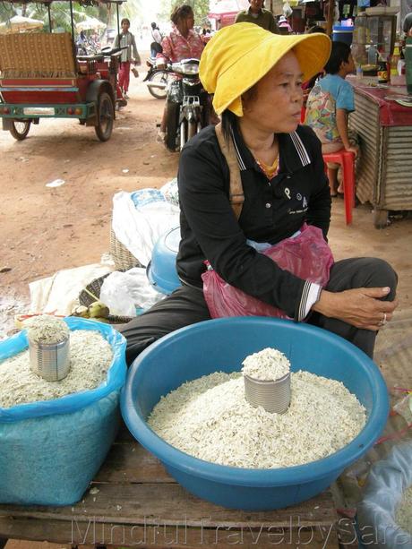 Comprando como un local en un mercado de Tonle Sap