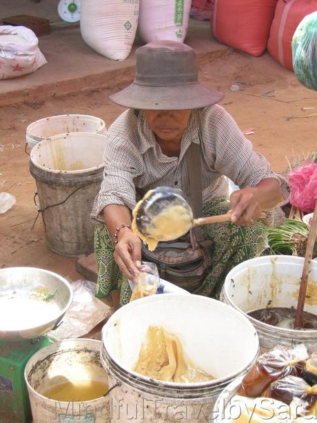 Comprando como un local en un mercado de Tonle Sap