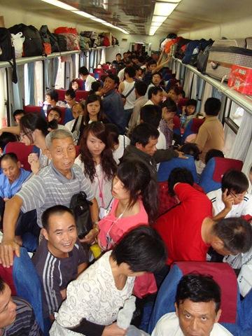 Asiento e interrogatorio duro en un tren Chino