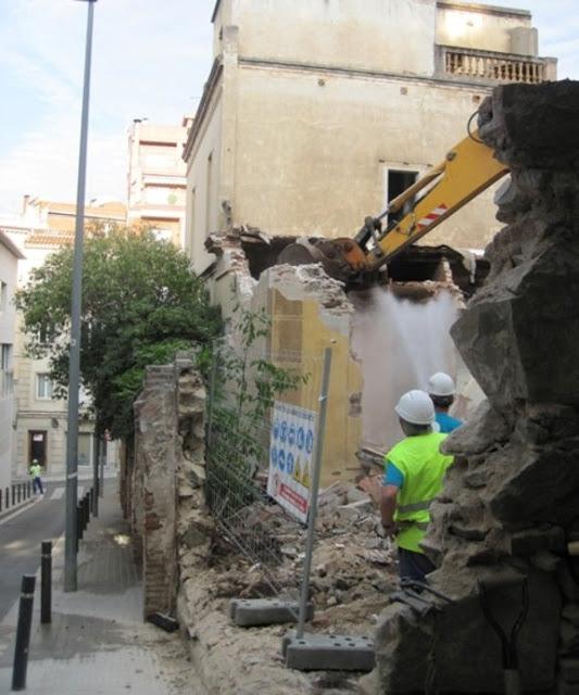 BARCELONA...DOS VILLAS DE HACE SIGLO Y MEDIO EN LA CALLE BERTRAN 76, HAN SIDO DESTRUÍDAS...17-09-2013...