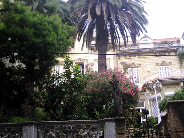 BARCELONA...VILLA PEPITA DEL 1900, TAMBIÉN EL LA CALLE BERTRAN Nº 110...PRONTO OCURRIRÁ COMO EN VILLA MONTSERRAT...?