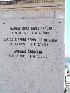 ANTONIO TABUCCHI DESCANSA EN EL PANTEÓN DE LOS ESCRITORES PORTUGUESES DEL CEMENTERIO LISBOETA DOS PRAZERES