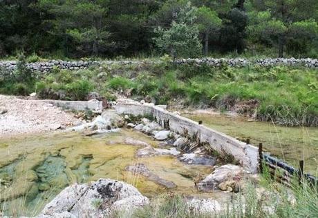 El río Ulldemó y sus piscinas naturales en Beceite