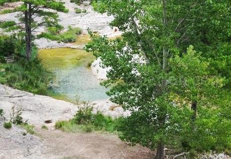 El río Ulldemó y sus piscinas naturales en Beceite