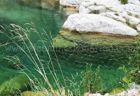 El río Ulldemó y sus piscinas naturales en Beceite