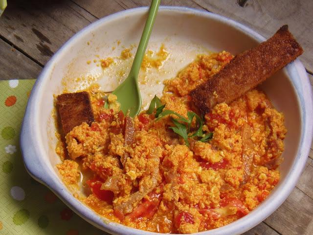 REVUELTO DE TOMATE NATURAL Y JAMÓN