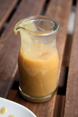 Librillos de seitán con queso y cebolla caramelizada