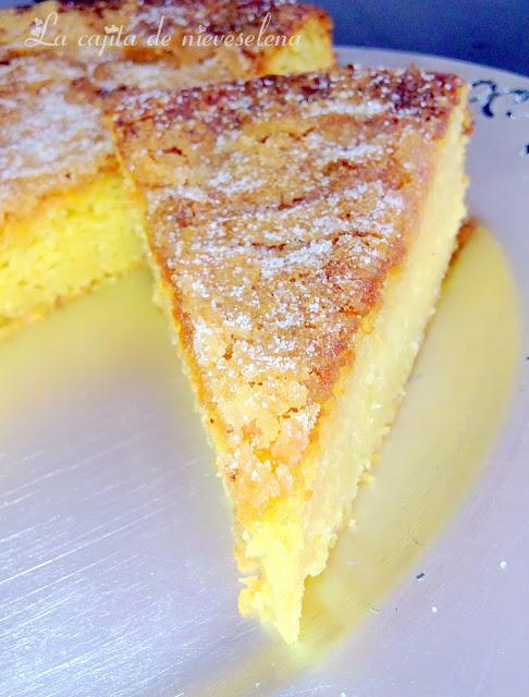 Pastel meloso de cerveza de melocotón y crujiente de azucar y canela