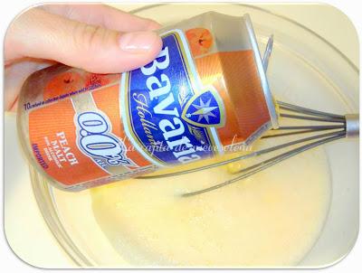 Pastel meloso de cerveza de melocotón y crujiente de azucar y canela