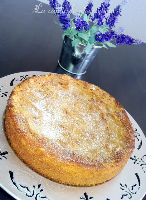 Pastel meloso de cerveza de melocotón y crujiente de azucar y canela