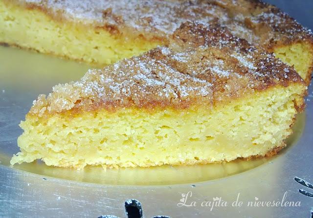 Pastel meloso de cerveza de melocotón y crujiente de azucar y canela