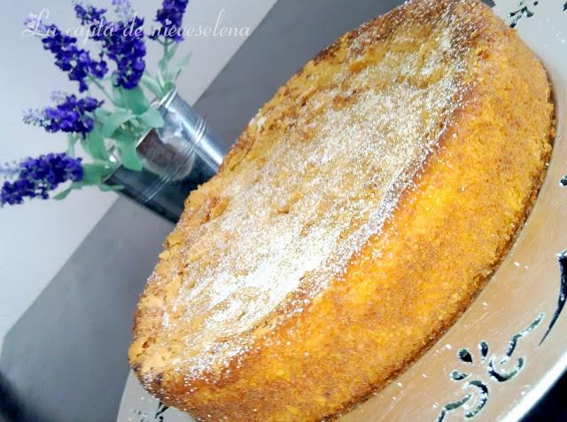 Pastel meloso de cerveza de melocotón y crujiente de azucar y canela