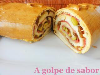 Pan de jamón, aceitunas y pasas