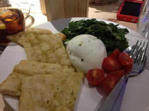 entrante de burrata fresca