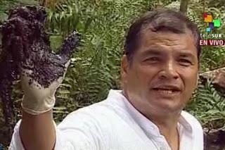 Correa muestra uno de los mayores desastres ambientales del planeta causado por Chevron [+ video]