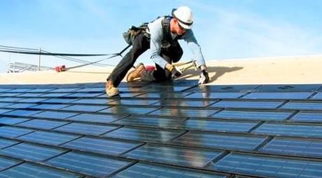 Funcionamiento de células solares flexibles en tejas