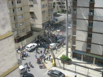 EL RECREO Camioneta choca con auto e impacta contra 2 autos y vuelca