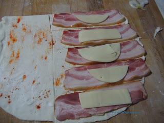 hojaldre, bacon, mozzarella