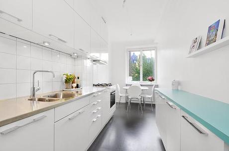 salón de forma triangular diseño decoración salón decoración nórdica decoración interiorismo plantas difíciles decoración en blanco cocinas modernas cocinas blancas cocinas alargadas blog decoración estilo escandinavo blog decoración diseño nórdico 