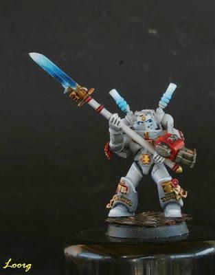 Vista delantera del tercer marine de la Escuadra interceptora de los Caballeros Grises